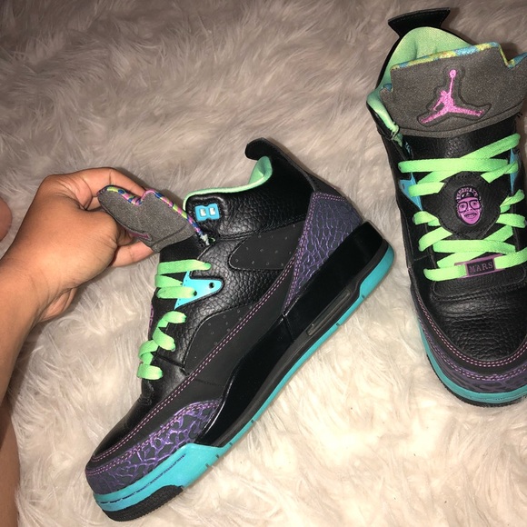 Shoes - Picture 2 of 8